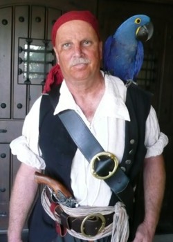 A parrot show entertainer for parrot shows in California for Pirates for Parties.com